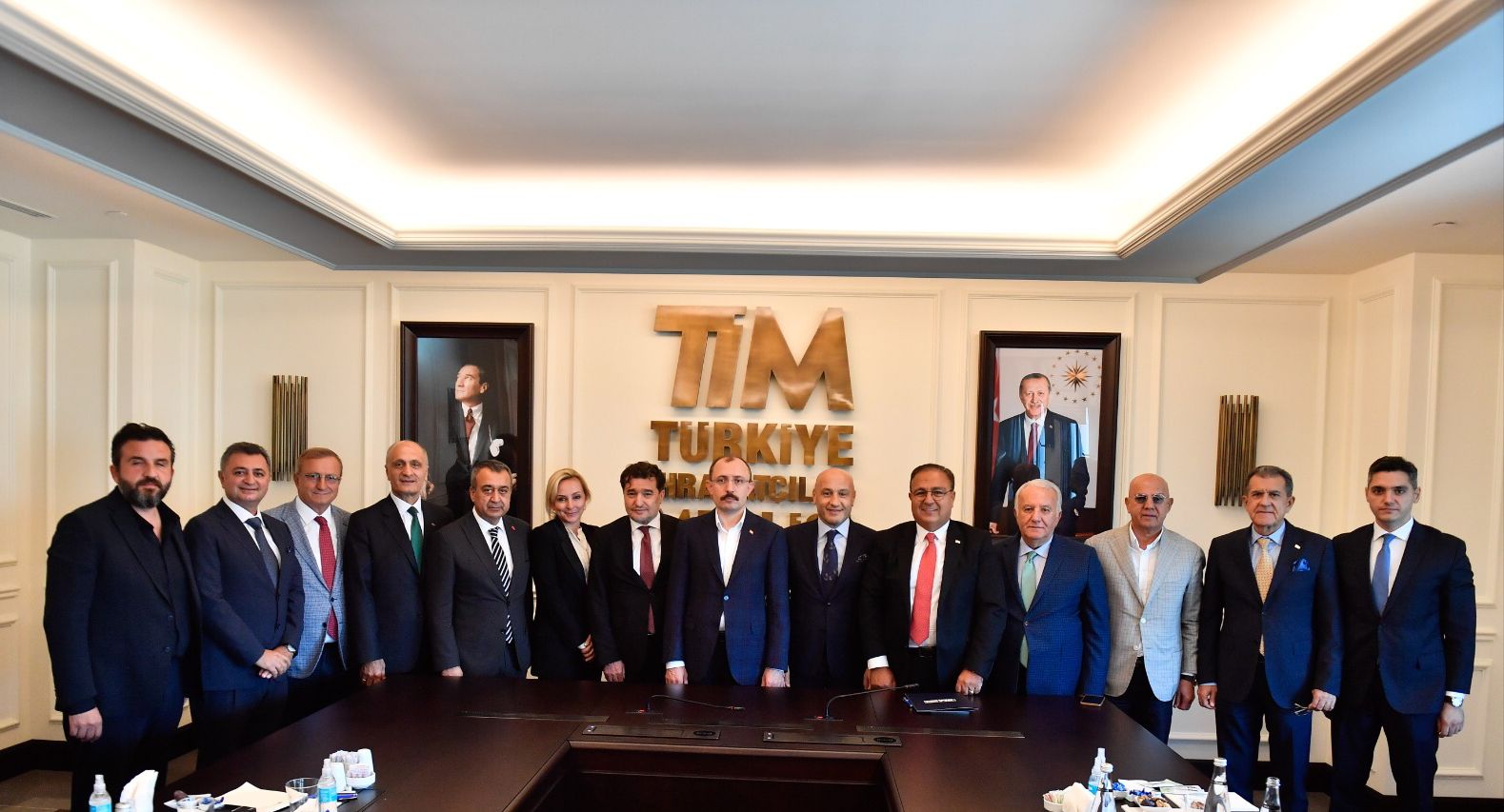 Ticaret Bakanı Dr. Mehmet Muş, TİM Yönetim Kurulu İle Bir Araya Geldi